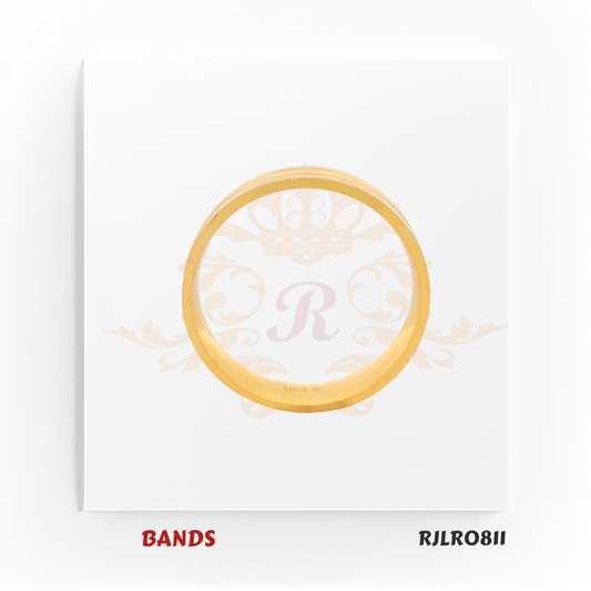 Classic 22kt yellow gold band featuring a refined textured line along the edges, offering a versatile design ideal for everyday elegance or special celebrations. Model RJLR0811