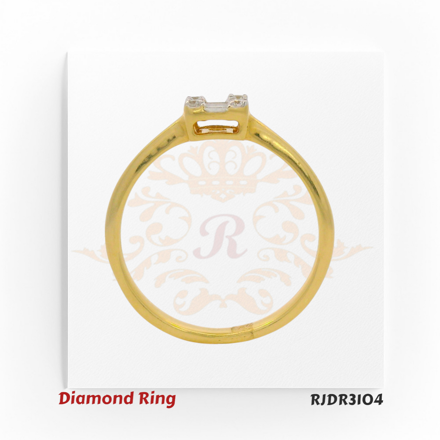 Elegant 18kt yellow gold ring showcasing a striking cluster of rectangular baguette and round diamonds – RJDR3104.