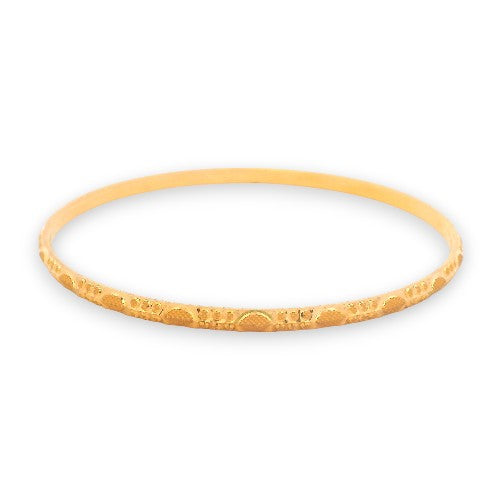 22kt Gold Slim Bangle – Lightweight Kada with Bold Textured Finish, Single Piece Close-Up – RJLB3567B