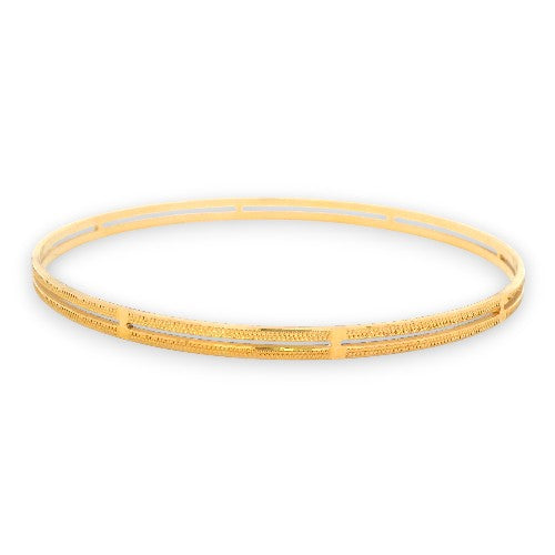 22kt Gold Slim Bangle – Elegant Kada with Intricate Cutwork Detailing, Single Piece Close-Up – RJLB4035B