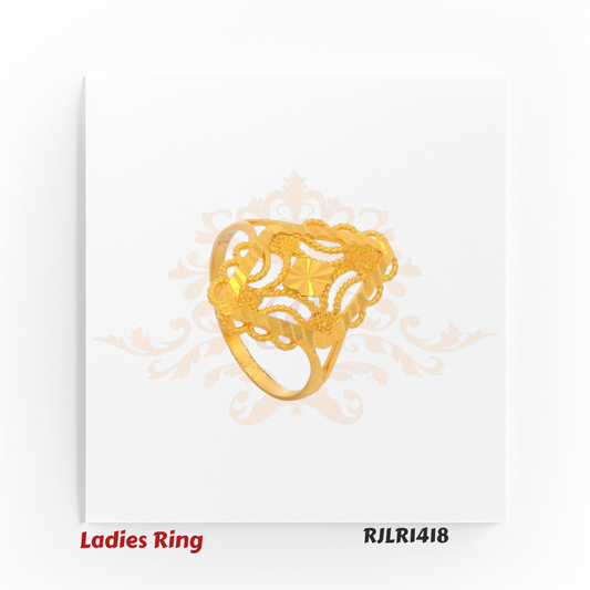 Geometric marquise-shaped gold ladies ring with openwork design and a central starburst engraving for a refined traditional touch. RJLR1418