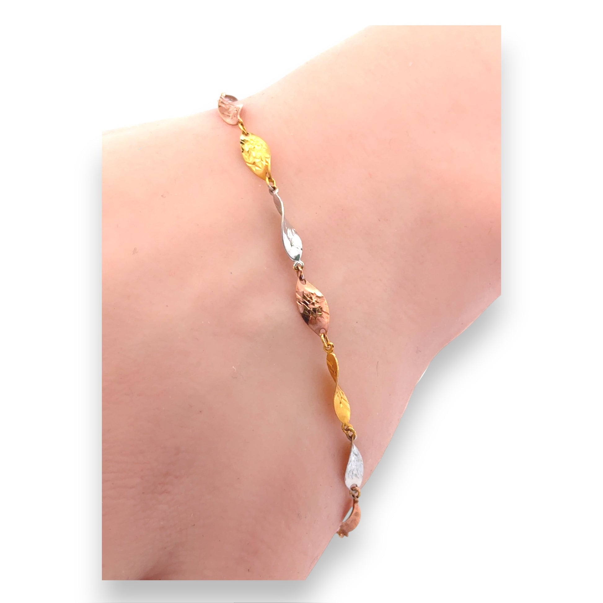 22kt Gold Ladies Bracelet with Tricolor Leaf Motifs – Elegant Dual-Tone Design in Yellow, Rose, and White Gold Finish – Regal Jewels RJLB4043