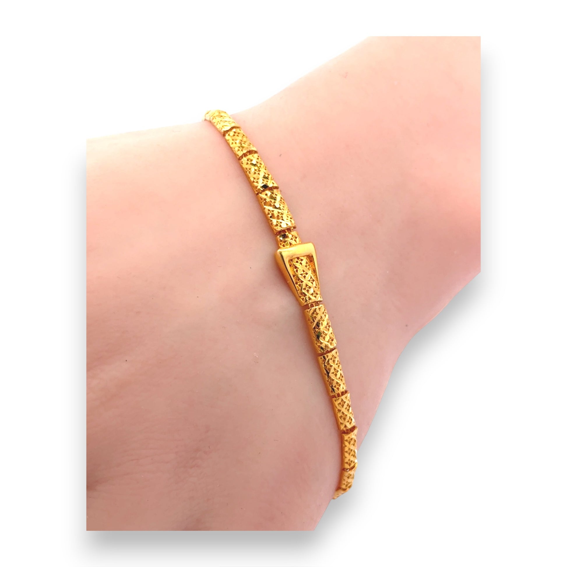 22kt Gold Ladies Bracelet with Geometric Textured Pattern and Polished Ends – Stylish Everyday Wear – Regal Jewels RJLB4046