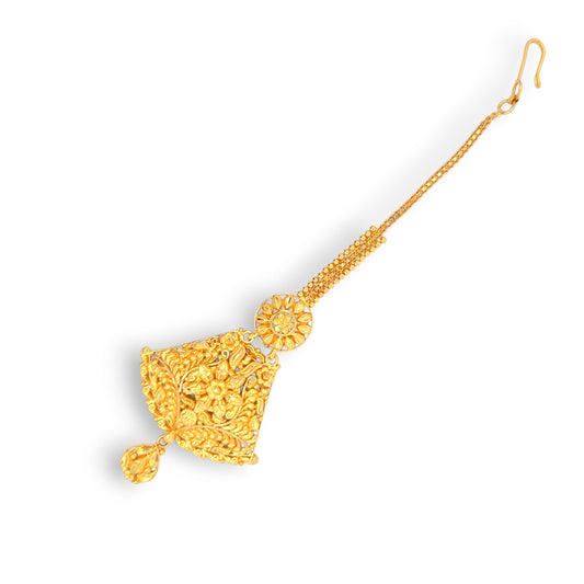 22kt Gold Tikka with Bell-Shaped Floral Filigree Pendant and Curved Chain – Elegant and Ornate Bridal Jewelry – Regal Jewels RJLT3037