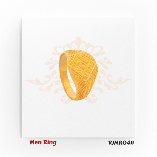 A striking yellow gold men’s ring featuring a bold diamond-cut checkerboard pattern that adds depth, shine, and refined texture designed for those who appreciate intricate craftsmanship. Model: RJMR0411.