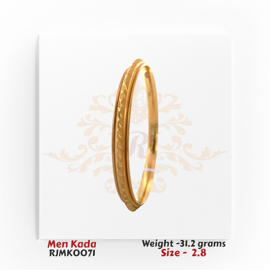 Angled view of RJMK0071 men’s gold kada highlighting central feather pattern and sleek interior curvature.