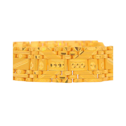 Close-up of 22kt gold bracelet links featuring alternating polished and matte geometric patterns – RJMB0035.