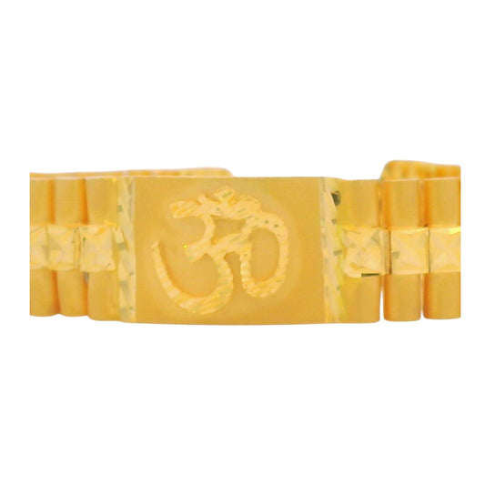 Detailed view of Om symbol centerpiece on 22kt gold men’s bracelet, symbolizing divine energy and protection – RJMB0036.