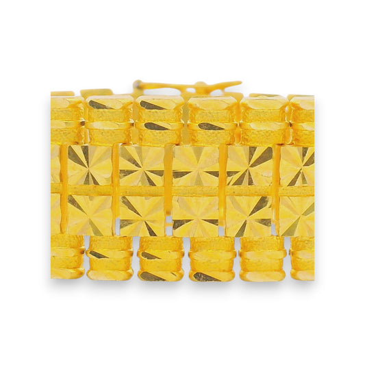 Detailed view of square block design on 22kt gold men’s bracelet showcasing craftsmanship – RJMB0091.