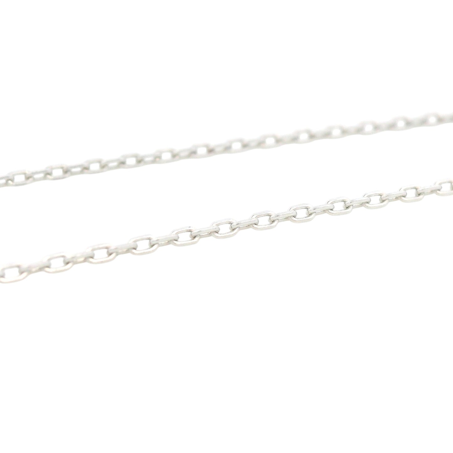 Close-up of sterling silver cable chain with polished oval links, versatile and durable jewelry design – Regal Jewels Chicago RJSC0003