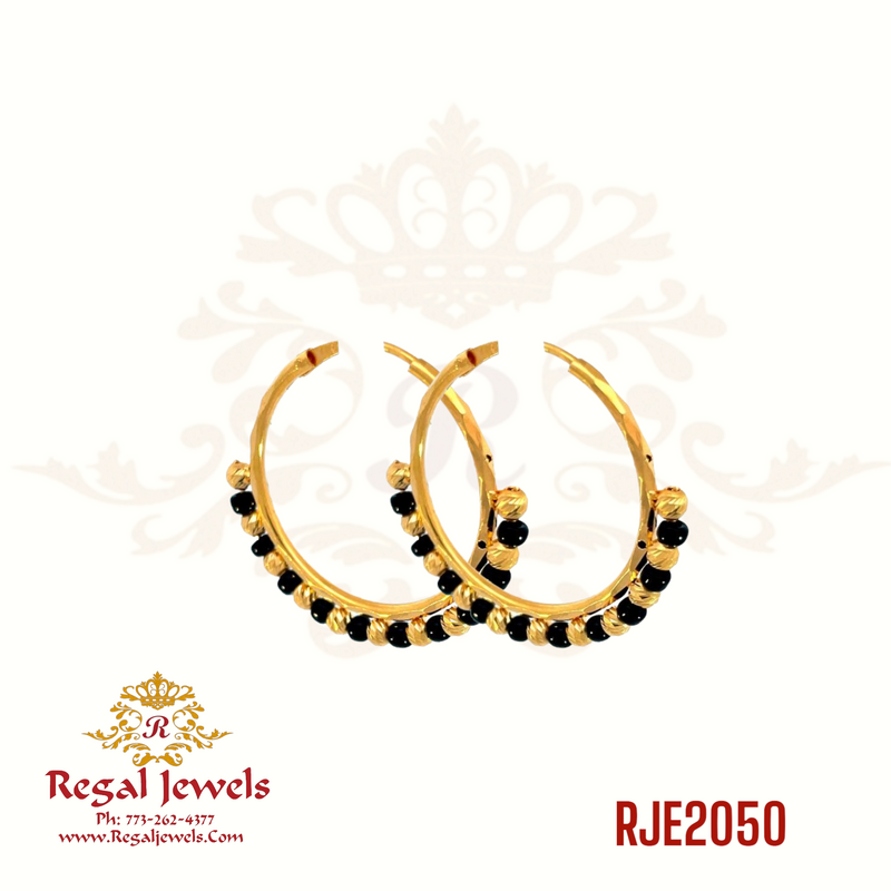 22k gold earring with beads of gold and black beads. SKU: RJE2050. Weight: 3.40 grams. Height: 2.5cm. Width: 2.0cm.