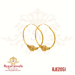 22k gold Bali earring with a Pearl bead in the middle, featuring a gold rope design and a traditional Punjabi small size. SKU: RJE2056. Weight: 8.00 grams. Height: 3.7cm. Width: 3.5cm