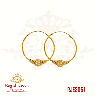 22k gold Bali earring with a Pearl bead in the middle, featuring a gold rope design and a traditional Punjabi small size. SKU: RJE2056. Weight: 8.00 grams. Height: 3.7cm. Width: 3.5cm