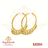 22k gold Bali earring with plain gold and Patra hangings, featuring a traditional Punjabi Bali design. SKU: RJE2054. Weight: 8.70 grams. Height: 4.1cm. Width: 3.1cm.