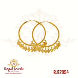 22k gold Bali earring with plain gold and Patra hangings, featuring a traditional Punjabi Bali design. SKU: RJE2054. Weight: 8.70 grams. Height: 4.1cm. Width: 3.1cm.