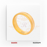 Classic 22kt yellow gold ring featuring finely grooved borders for a touch of refined craftsmanship in a traditional design. Model RJLR0679