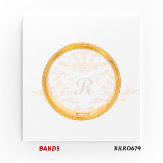 Timeless 22kt yellow gold band accented with delicate grooved edges, blending classic elegance with understated detailing. Model RJLR0679