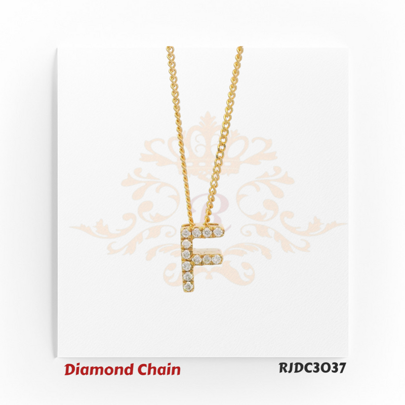 Refined yellow gold necklace with an “F”-shaped pendant, beautifully set with shimmering round-cut diamonds. Hung from a twisted rope-style gold chain, model RJDC3037 exudes elegance and classic charm.
