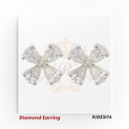 Pair of 18kt white gold earrings featuring clover-shaped designs with four pear-cut diamonds in each stud – Total 0.622ct, Code RJDE3174