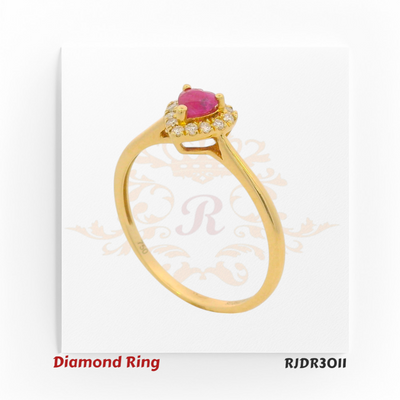 Charming 18kt yellow gold design with a vivid heart-shaped ruby, beautifully framed by a halo of shimmering diamonds – RJDR3011.