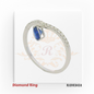 Stylish 18kt white gold V-band ring featuring a pear-shaped sapphire drop, accented with sparkling round diamonds – RJDR3103.