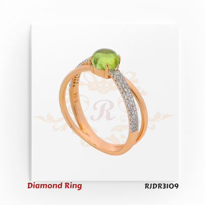 Crafted in 18kt rose gold, this elegant ring highlights a vivid round green peridot at its center. The split shank is delicately adorned with shimmering diamond accents – RJDR3109.