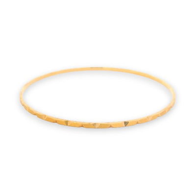 22kt Gold Slim Bangle – Geometric Faceted Kada Design, Lightweight Single Piece Close-Up – RJLB3552B