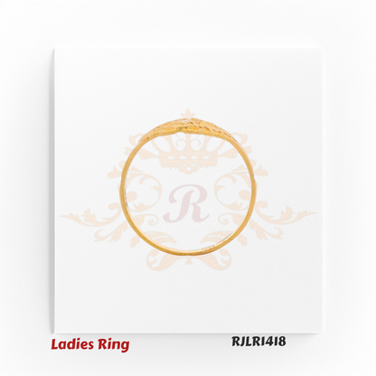 Geometric marquise-shaped gold ladies ring with openwork design and a central starburst engraving for a refined traditional touch. RJLR1418
