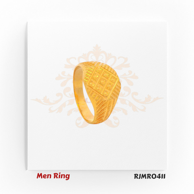 A striking yellow gold men’s ring featuring a bold diamond-cut checkerboard pattern that adds depth, shine, and refined texture designed for those who appreciate intricate craftsmanship. Model: RJMR0411.