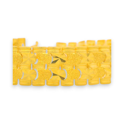 Detailed view of half-moon pattern links in 22kt gold bracelet showcasing fine craftsmanship – RJMB0093.