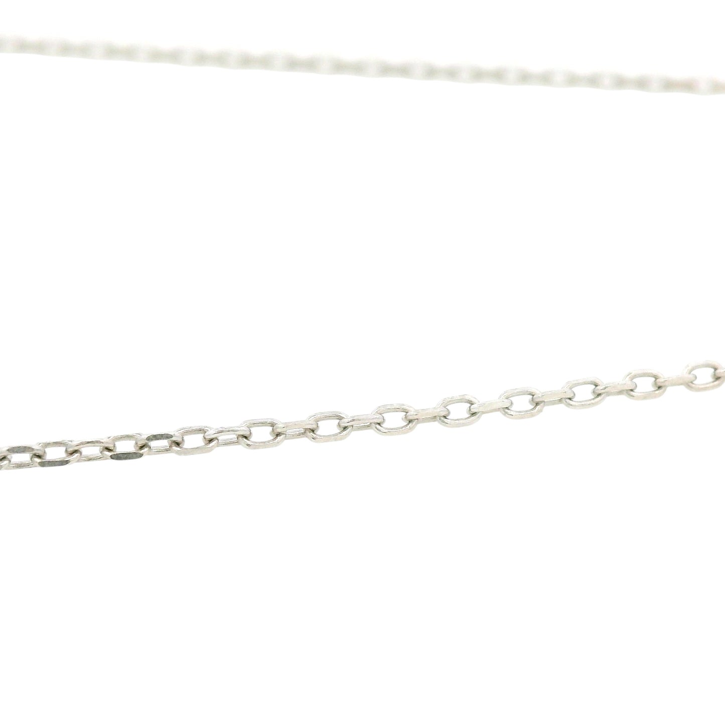 Close-up of sterling silver cable chain with polished oval links, classic and versatile jewelry style – Regal Jewels Chicago RJSC0002