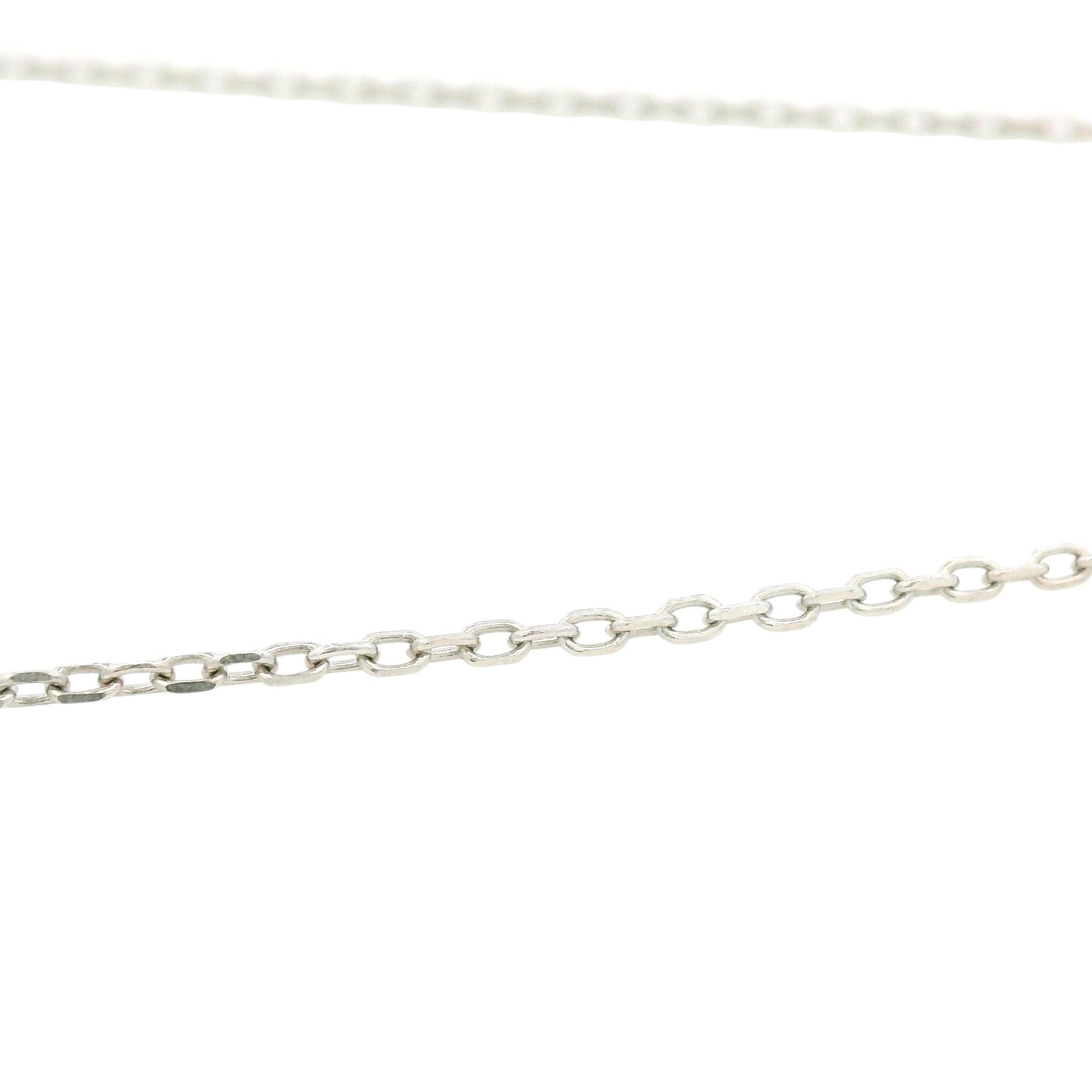 Close-up of sterling silver cable chain with polished oval links, classic and versatile jewelry style – Regal Jewels Chicago RJSC0002