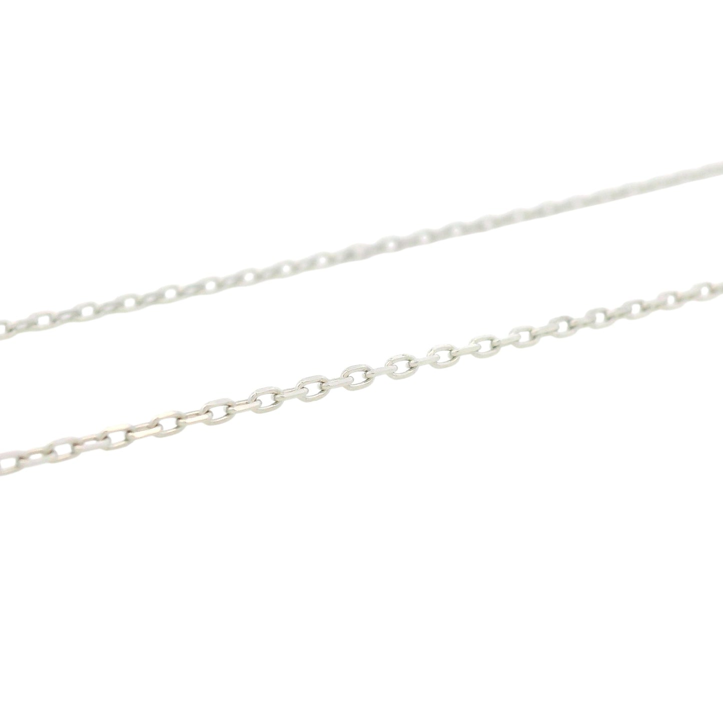 Close-up of sterling silver cable chain with polished oval links, versatile and durable jewelry design – Regal Jewels Chicago RJSC0006