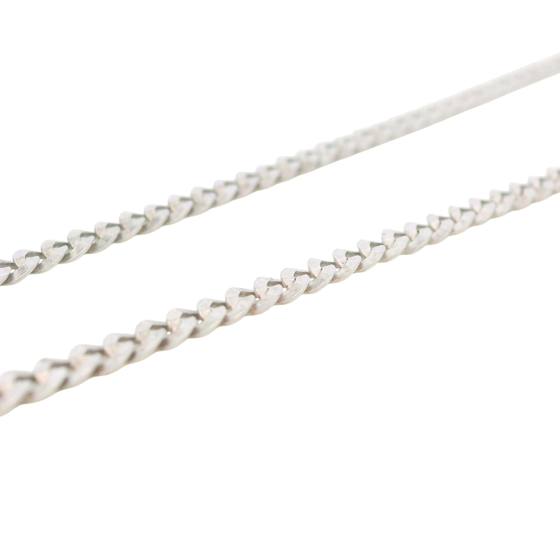 Close-up of sterling silver curb chain with polished links, durable and stylish unisex jewelry – Regal Jewels Chicago RJSC0008