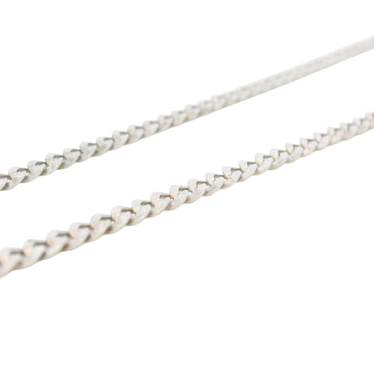 Close-up of sterling silver curb chain with polished links, durable and stylish unisex jewelry – Regal Jewels Chicago RJSC0008