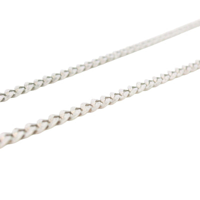 Close-up of sterling silver curb chain with polished links, durable and stylish unisex jewelry – Regal Jewels Chicago RJSC0008