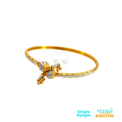 A 22kt gold 2-tone bangle that is a twist to put on is a unique and stylish piece of jewelry. The 2-tone design that features rhodium and yellow gold adds an interesting contrast Weight: 13.30 gm