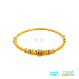 A 22kt gold 2-tone bangle that is made in 2-tone rhodium and yellow gold with 5 balls in graduating size is a stunning piece of jewelry. The 2-tone design adds an interesting contras Weight: 14.70