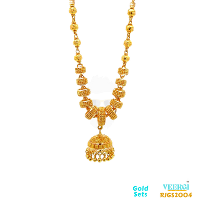 A 22 karat gold chain set with a ball chain that features gold rings and a jhumka-like hanging pendant in the middle is a beautiful and unique piece of jewelry.  Weight: 28.90gm Length of Necklace and Earring 20.00/3.50cm