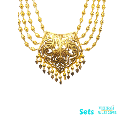 A 22kt gold traditional Punjabi Patra set would be a timeless and meaningful jewelry ensemble, perfect for special occasions, cultural celebrations