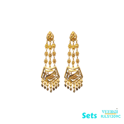 A 22kt gold traditional Punjabi Patra set would be a timeless and meaningful jewelry ensemble, perfect for special occasions, cultural celebrations