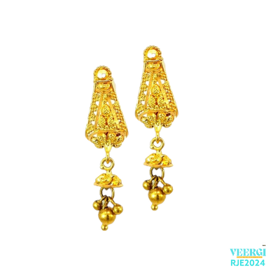 A 22kt gold handmade screw-back earrings with latkans is a beautiful and traditional Indian earring design. The earrings are made of 22-karat gold, which is known for its high quality and value. Weight: 4.40 gm Height: 3.0cm Width: 0.5cm