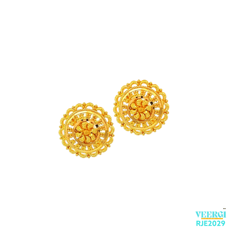 VeerGi Presents a 22kt gold handmade round tops with a screw back post, which is a versatile and elegant addition to any jewelry collection. This earring belongs to the Tops Earrings collection with the code RJE2029. It weighs 3.70 grams and has a height of 1.0cm and a width of 1.0cm.