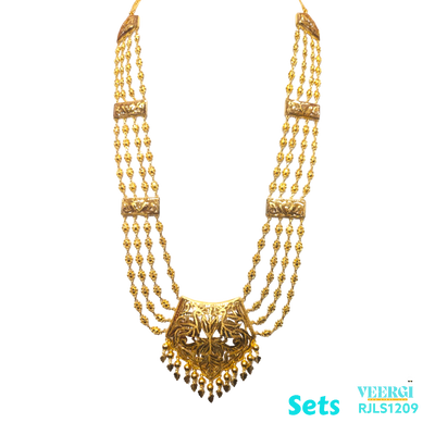 A 22kt gold traditional Punjabi Patra set would be a timeless and meaningful jewelry ensemble, perfect for special occasions, cultural celebrations